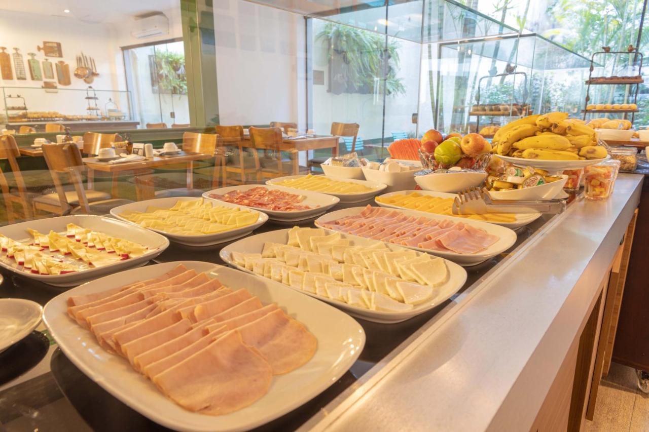 מלון סאו פאולו Radisson Oscar Freire מראה חיצוני תמונה A buffet at a hotel