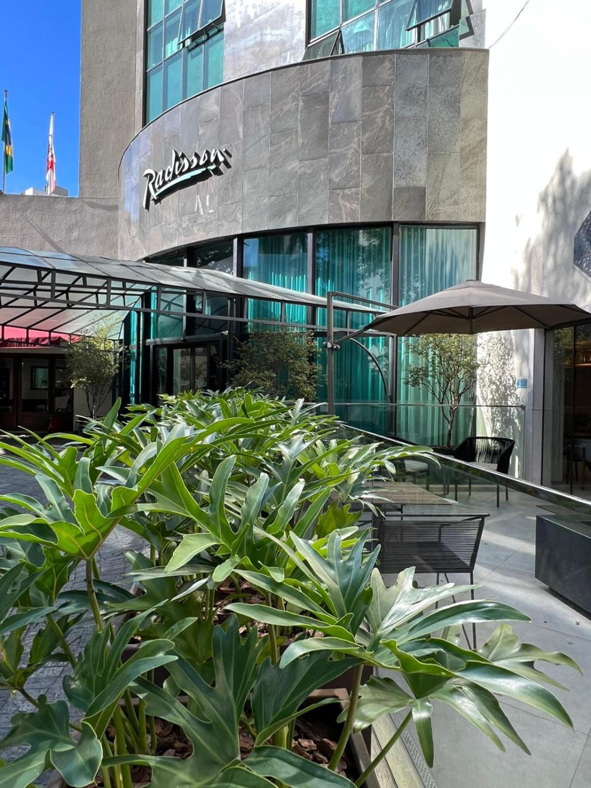 מלון סאו פאולו Radisson Oscar Freire מראה חיצוני תמונה The patio at the new location